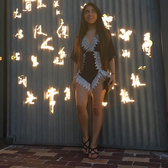 Navy short Romper - Picture 2 of 4